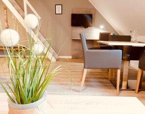 Comfort Apartment, 1 Bedroom | Garden view - Stadthotel-Garni Smutje (Norden)
