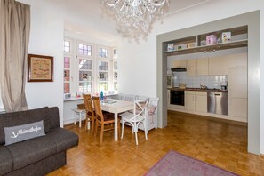 Comfort Apartment, 1 Bedroom | Living area - Stadthotel-Garni Smutje (Norden)