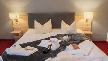 Zimmersafe, Schreibtisch, laptopgeeigneter Arbeitsplatz