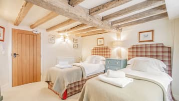 Cottage | In-room safe, iron/ironing board, free WiFi, bed sheets