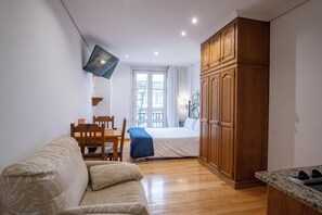 Caja de seguridad en la habitación y decoración personalizada 