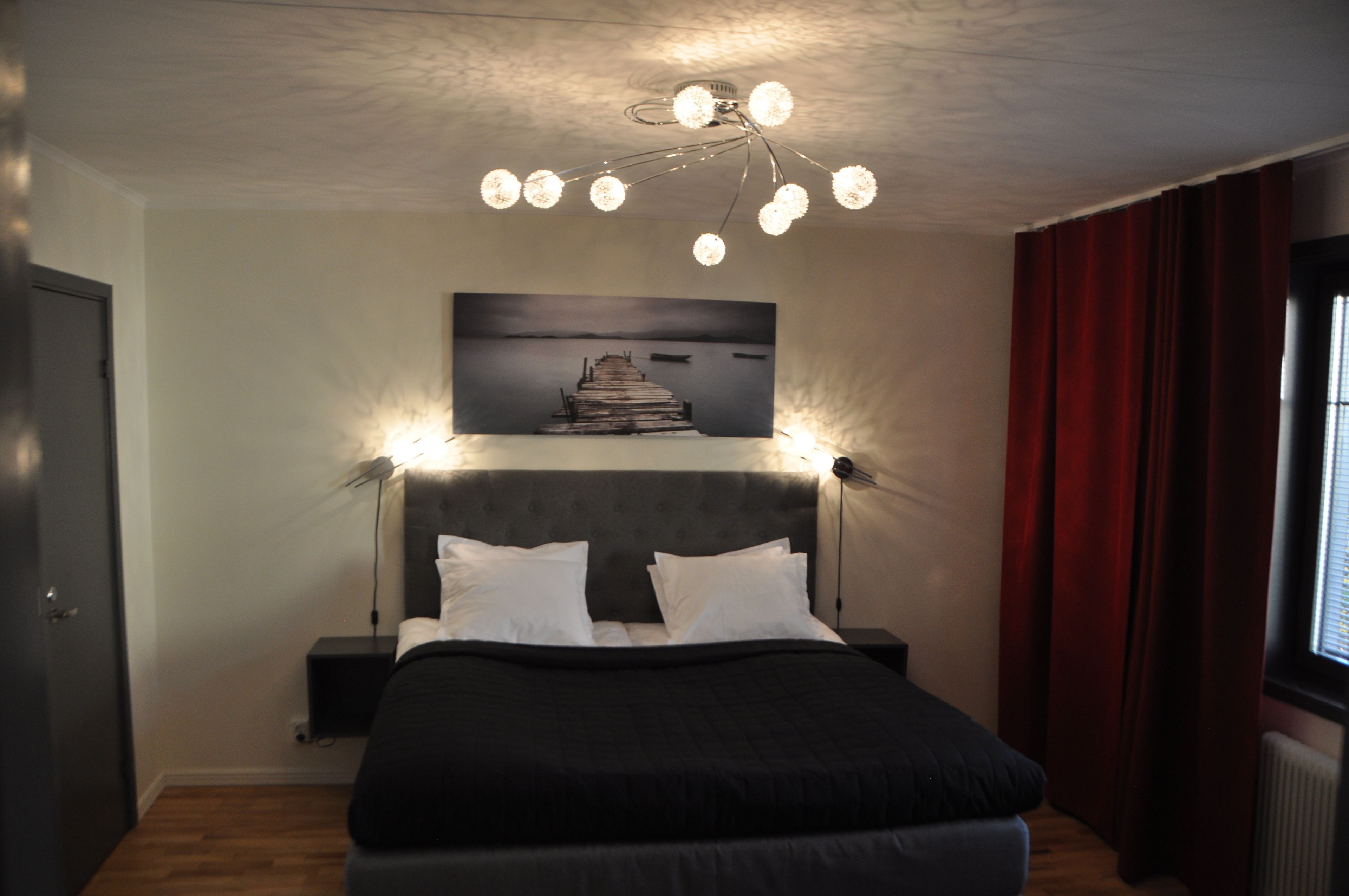 Premium bedding, in-room safe, blackout drapes, iron/ironing board
