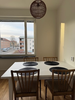 Comfort Condo, 1 King Bed with Sofa bed | Private kitchen | Coffee/tea maker