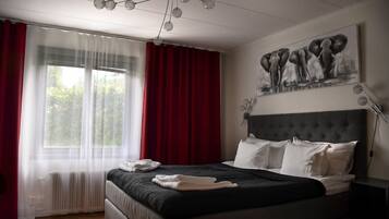 Doppelzimmer | Hochwertige Bettwaren, Zimmersafe, Verdunkelungsvorhänge