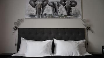 Double Room | Premium bedding, in-room safe, blackout drapes, iron/ironing board