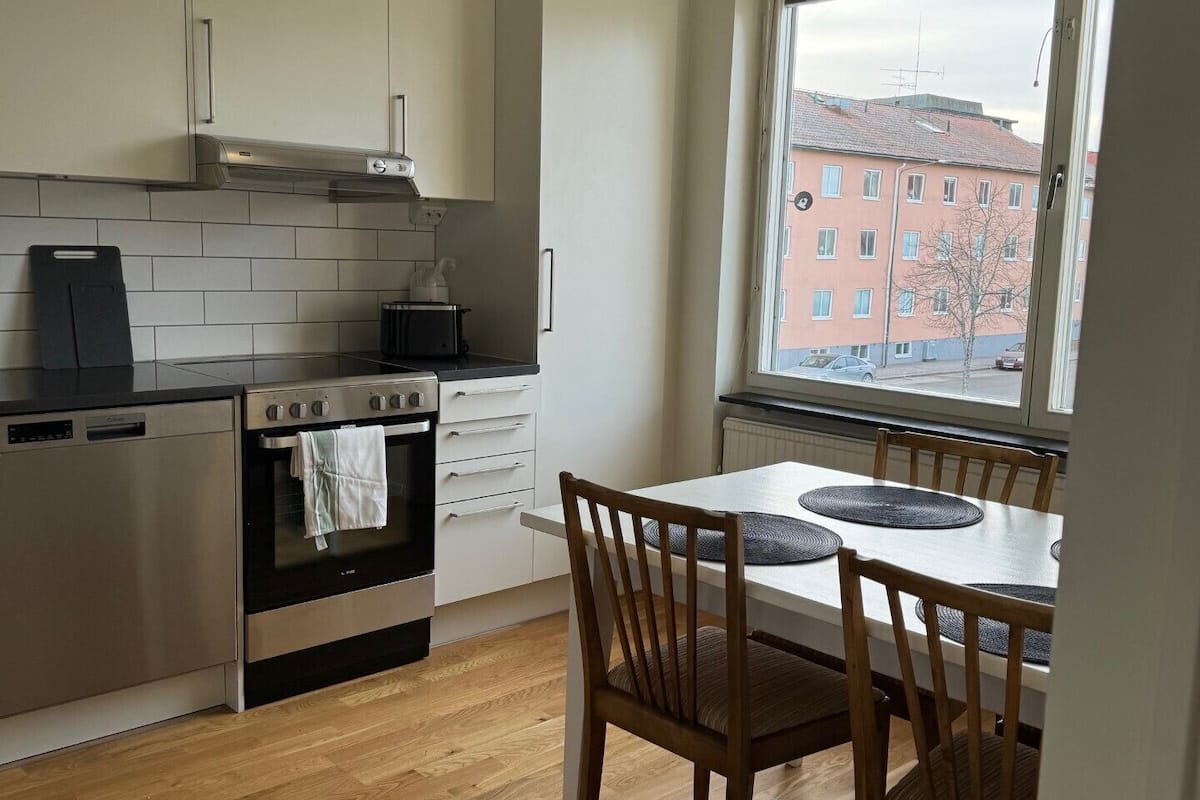 comfort condo, 1 king bed with sofa bed | private kitchen | coffee/tea maker