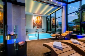 Indoor spa tub