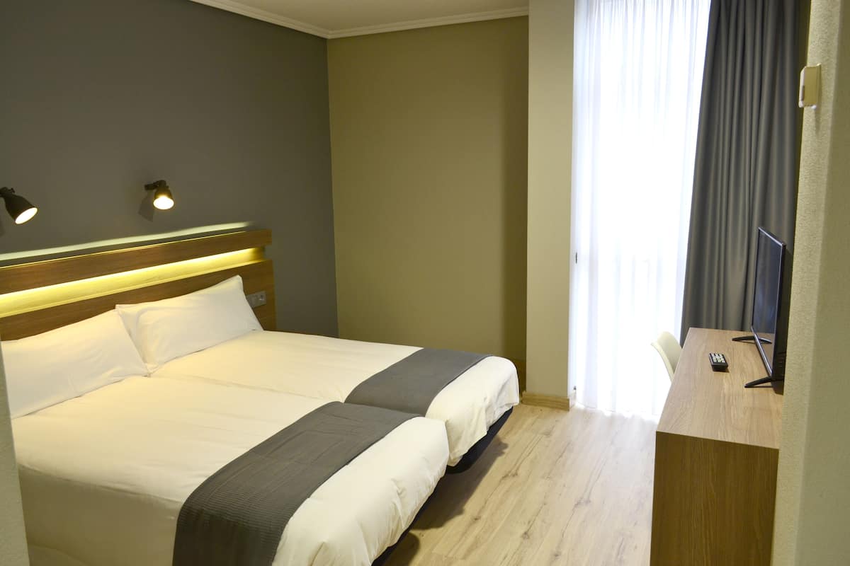 Economy Twin Room | Desk, free WiFi, bed sheets