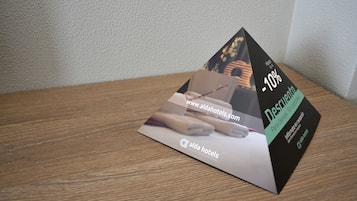 Un folleto promocional de Aldahotels con una oferta de descuento del 10%.