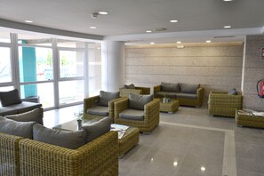 Coin salon dans le hall