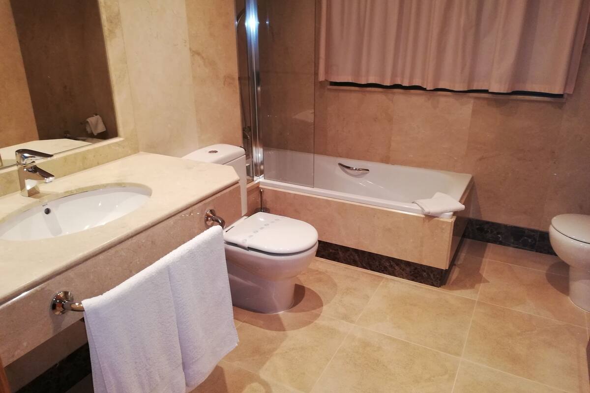 double or twin room | bathroom | free toiletries, hair dryer, towels