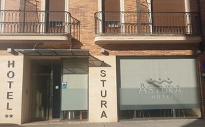 Property entrance - Hotel Astura (Valencia de Don Juan)