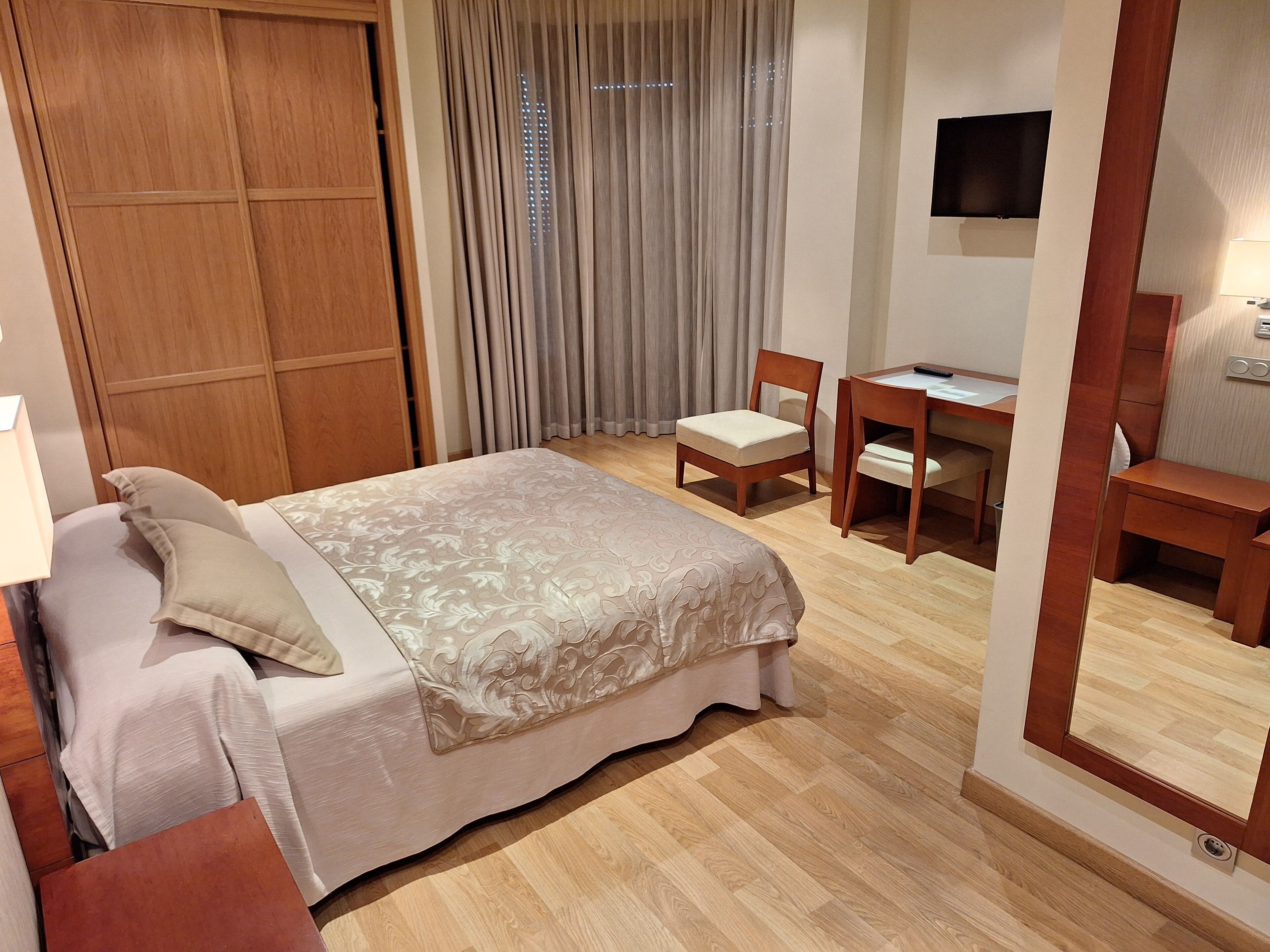 double or twin room | 1 bedroom, desk, laptop workspace, blackout curtains