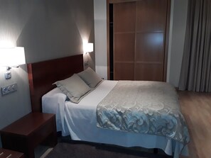 Doppel- oder Zweibettzimmer