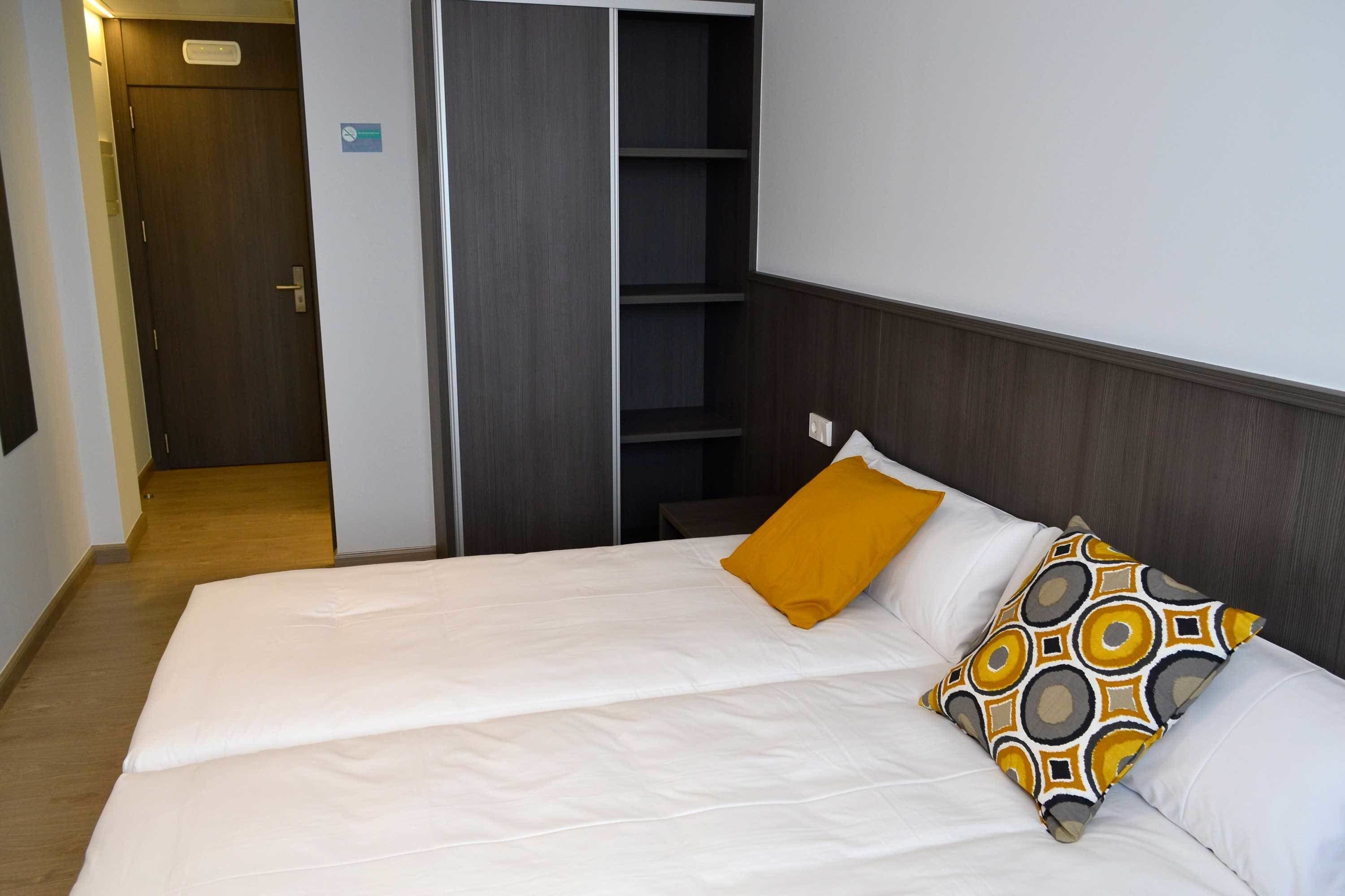 standard double or twin room | desk, blackout curtains, soundproofing, free wifi