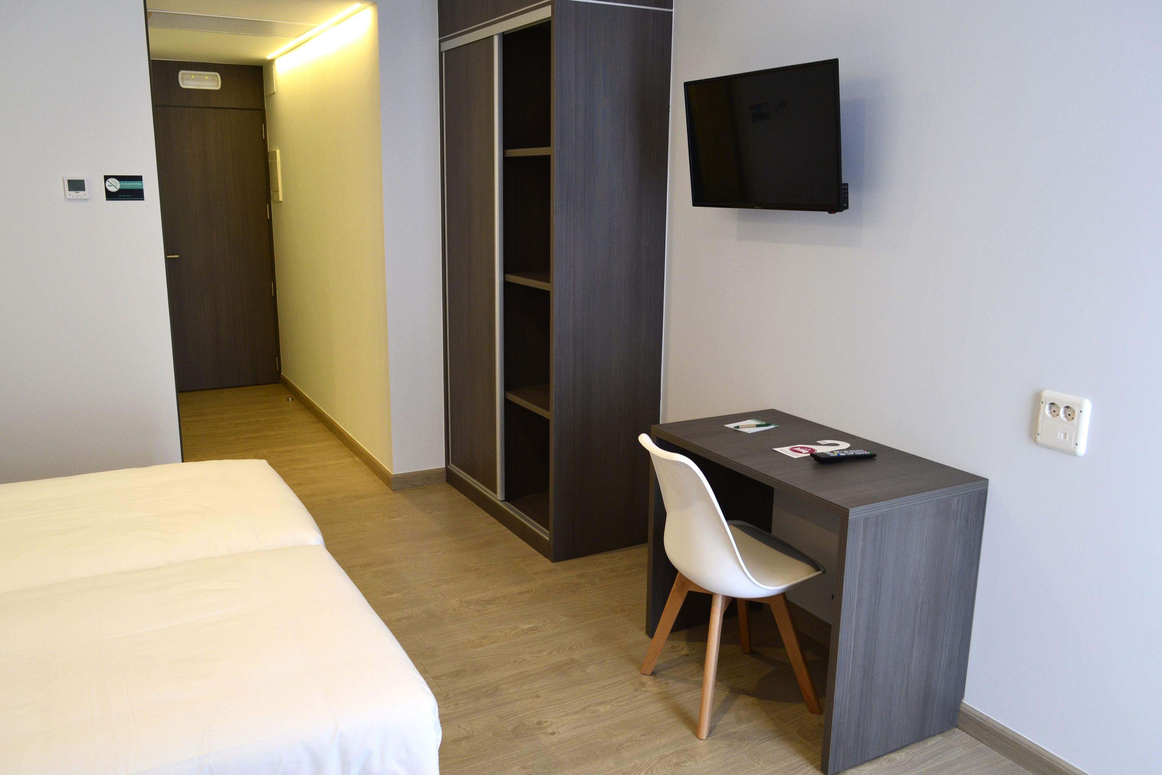 economy twin room | desk, blackout curtains, soundproofing, free wifi