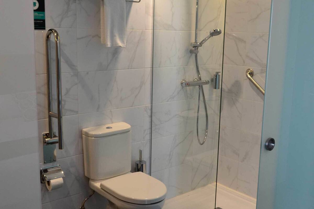 standard double or twin room | bathroom | hair dryer, towels