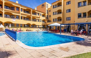Outdoor pool - Rio Apartments (Loulé)
