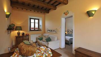 Classic-huoneisto, patio | Ruokailu omassa huoneessa