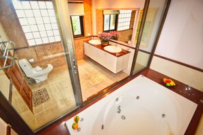 3-Bedroom Villa with Private Pool | Salle de bain | Baignoire et douche séparées, baignoire à jets