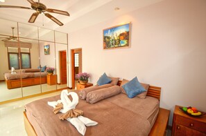 3-Bedroom Villa with Private Pool | 3 dormitorios, caja fuerte, escritorio y cortinas opacas