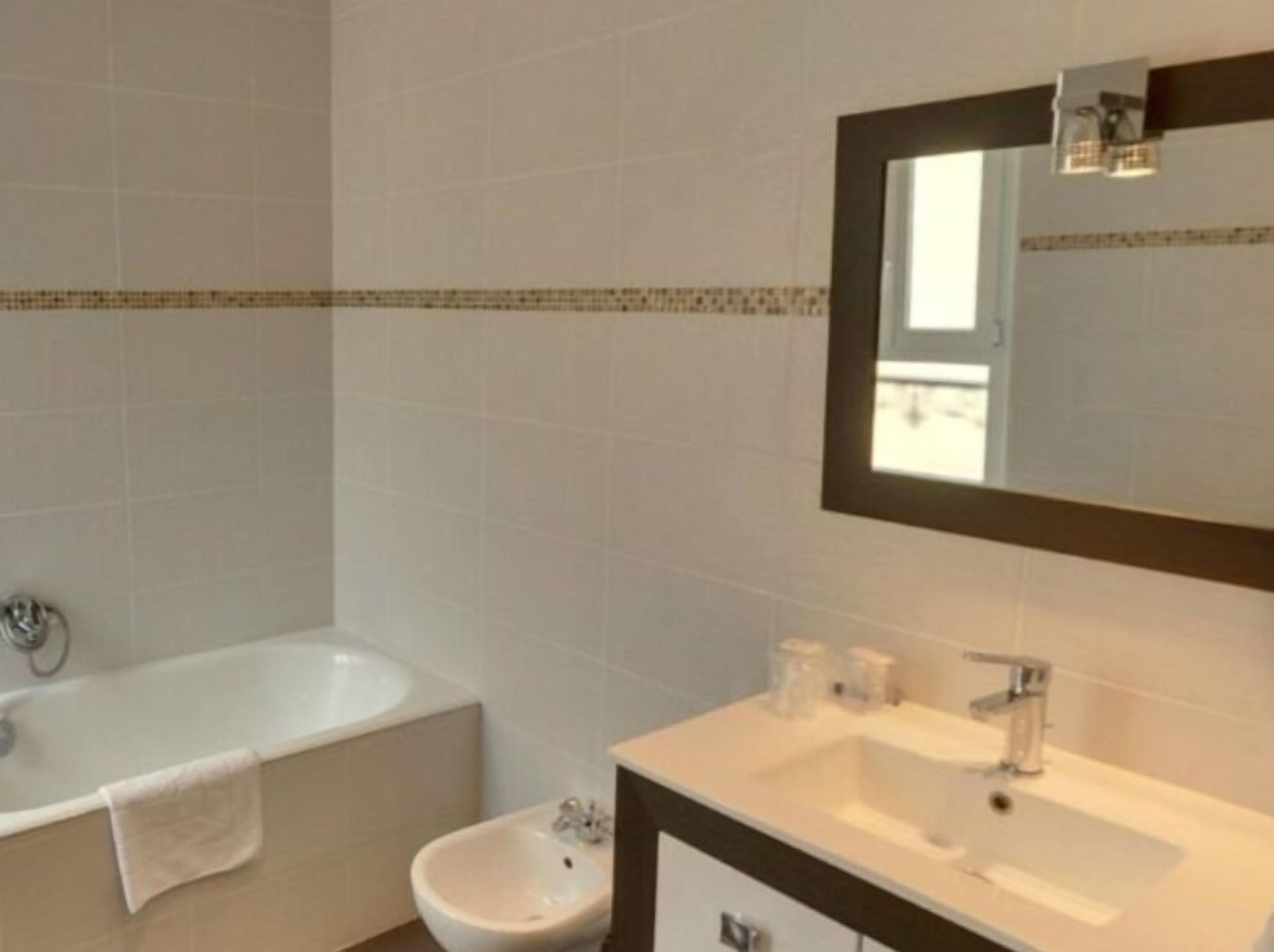 triple room | bathroom | deep-soaking bathtub, free toiletries, hair dryer, towels