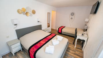 Triple Room | Individually decorated, individually furnished, desk, iron/ironing board