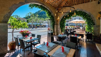 Breakfast, lunch, dinner served; French cuisine