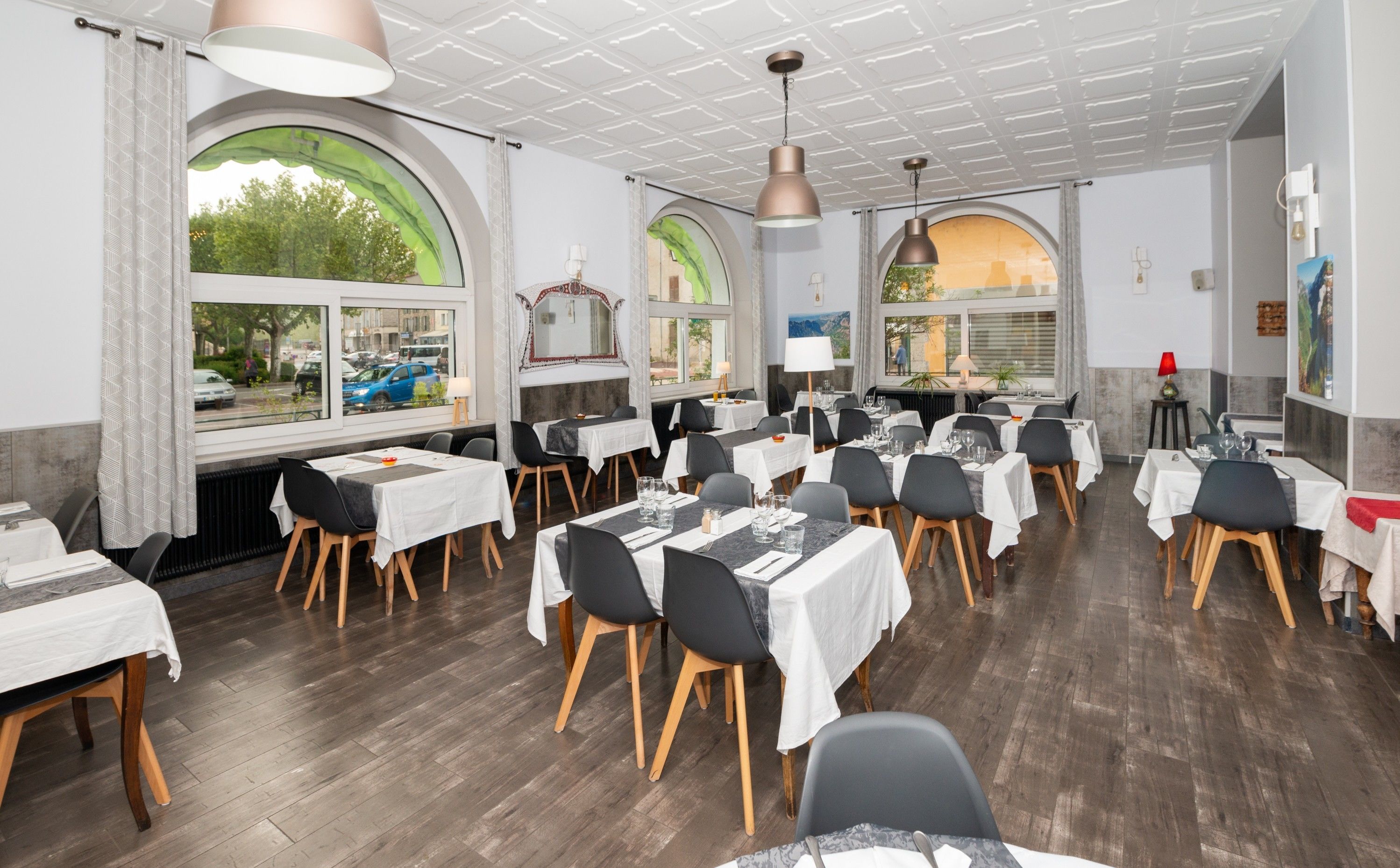 breakfast, lunch, dinner served; french cuisine