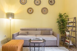 Apartment, 4 Bedrooms | Living room