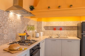 Apartment, 4 Bedrooms | Private kitchen