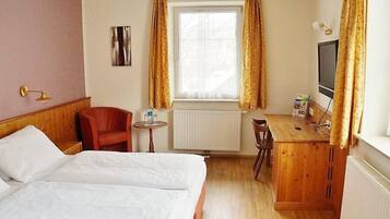 Double Room, 2 Twin Beds, Non Smoking, Garden View | Cribs/infant beds, free WiFi