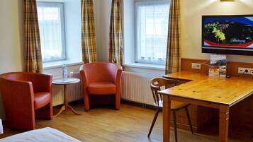 Family Room, 2 Twin Beds, Non Smoking, Garden View | Cribs/infant beds, free WiFi