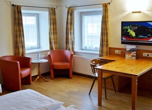 Family Room, 2 Twin Beds, Non Smoking, Garden View | Cribs/infant beds, free WiFi - Gasthof zur Strass (Eugendorf)