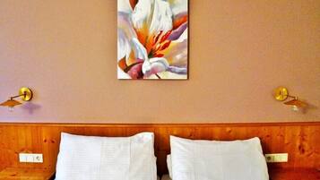 Cribs/infant beds, free WiFi