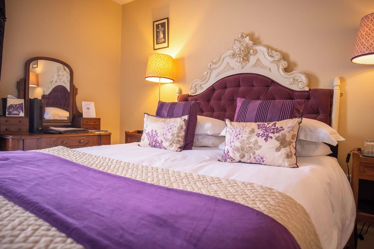 Double Room (Vicar Prichard) | Egyptian cotton sheets, desk, blackout drapes, free WiFi