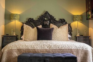 Luxe kamer, 1 twee- of 2 eenpersoonsbedden (Physicians of Myddfai) | Lakens van Egyptisch katoen, een bureau, verduisterende gordijnen