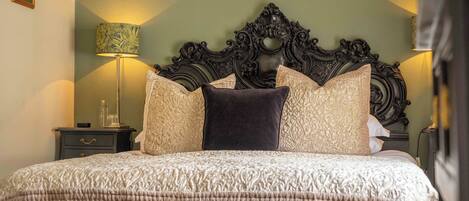 Quarto casal ou duplo superluxo (Physicians of Myddfai) | Roupas de cama de algodão egípcio, escrivaninha, cortinas blackout