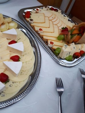 Sarapan siap masak setiap hari dengan biaya tambahan