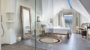 Suite (Anchor) | In-room safe, blackout curtains, soundproofing, iron/ironing board