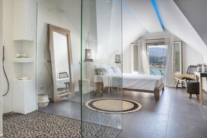 Suite (Anchor) | In-room safe, blackout drapes, soundproofing, iron/ironing board