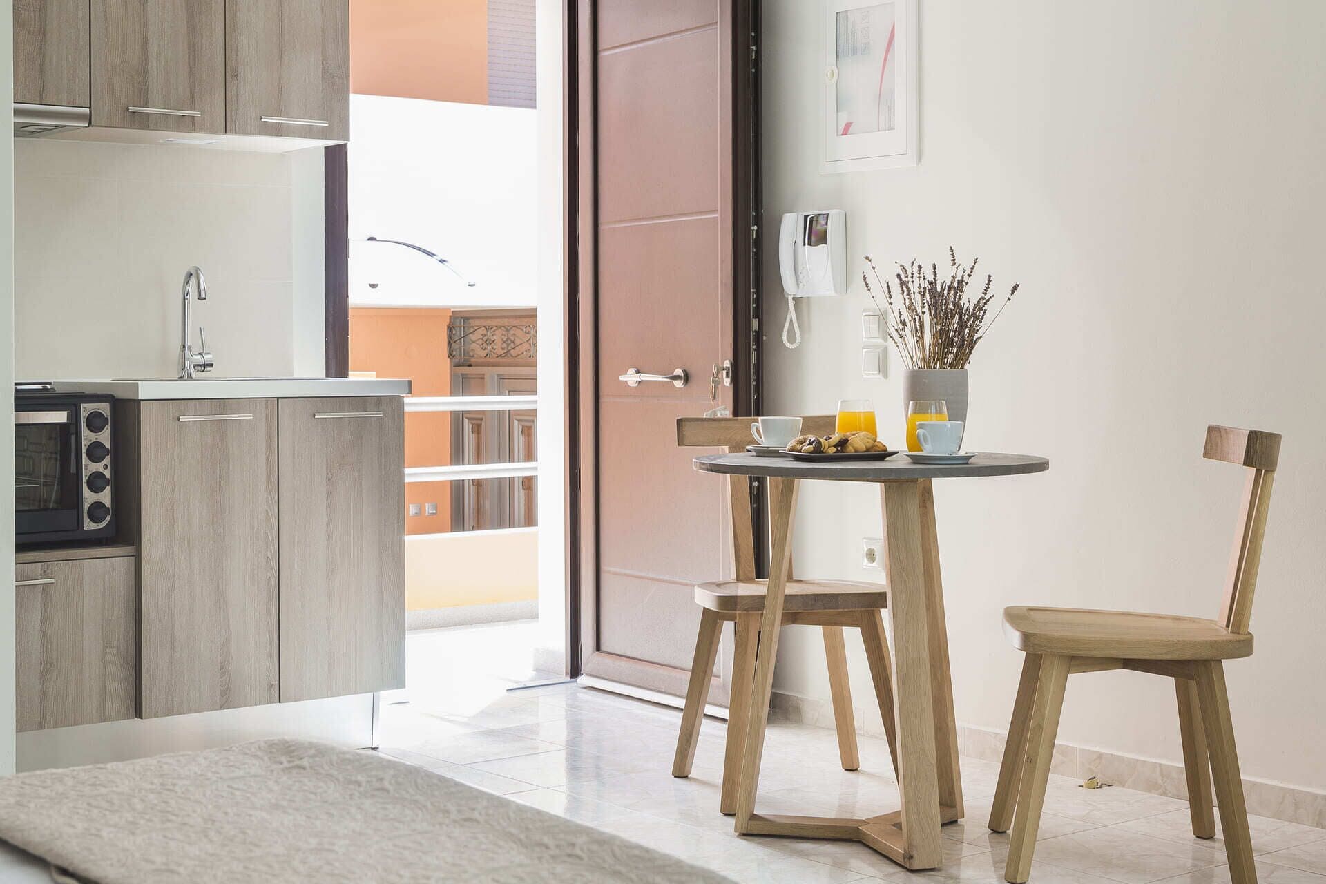 Studio (Mistral) | Private kitchenette | Oven, stovetop, espresso maker, coffee/tea maker