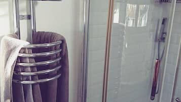 Chambre Deluxe | Douche de la salle de bain