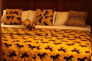 Deluxe Room, 1 Queen Bed, Non Smoking - Platinum Court (Oyarifa)