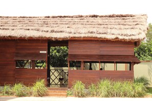 Bar (on property) - Platinum Court (Oyarifa)
