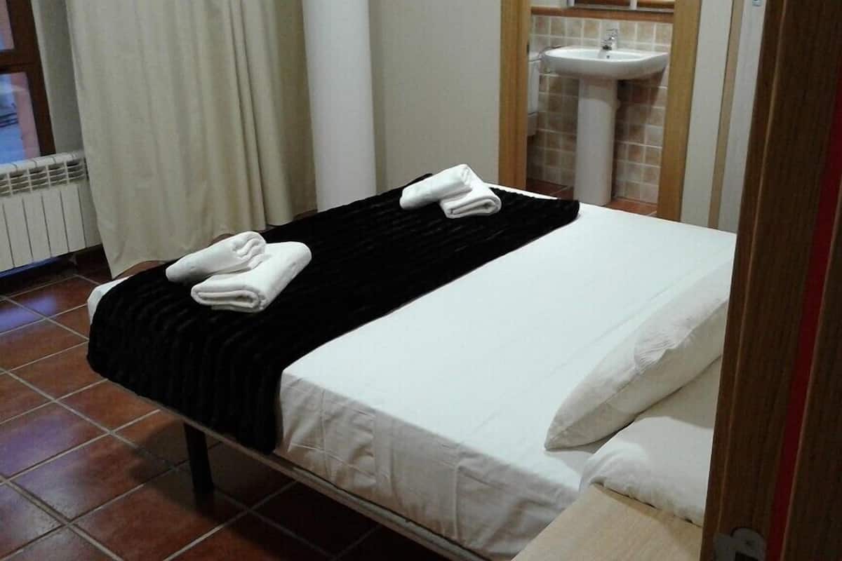 Deluxe Double Room | Desk, blackout curtains, free WiFi, bed sheets