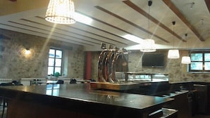 Bar (on property) - Hostal Taberna La Villa (Canales de la Sierra)