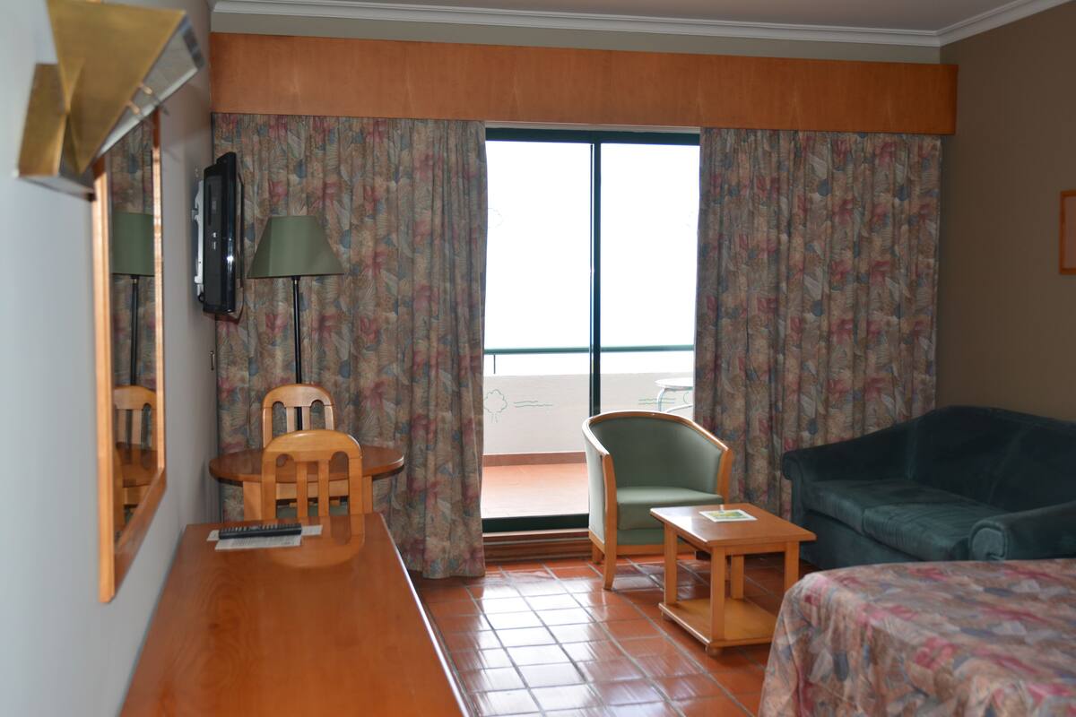 Studio, Ocean View | Hypo-allergenic bedding available, desk, blackout drapes, cribs (free)