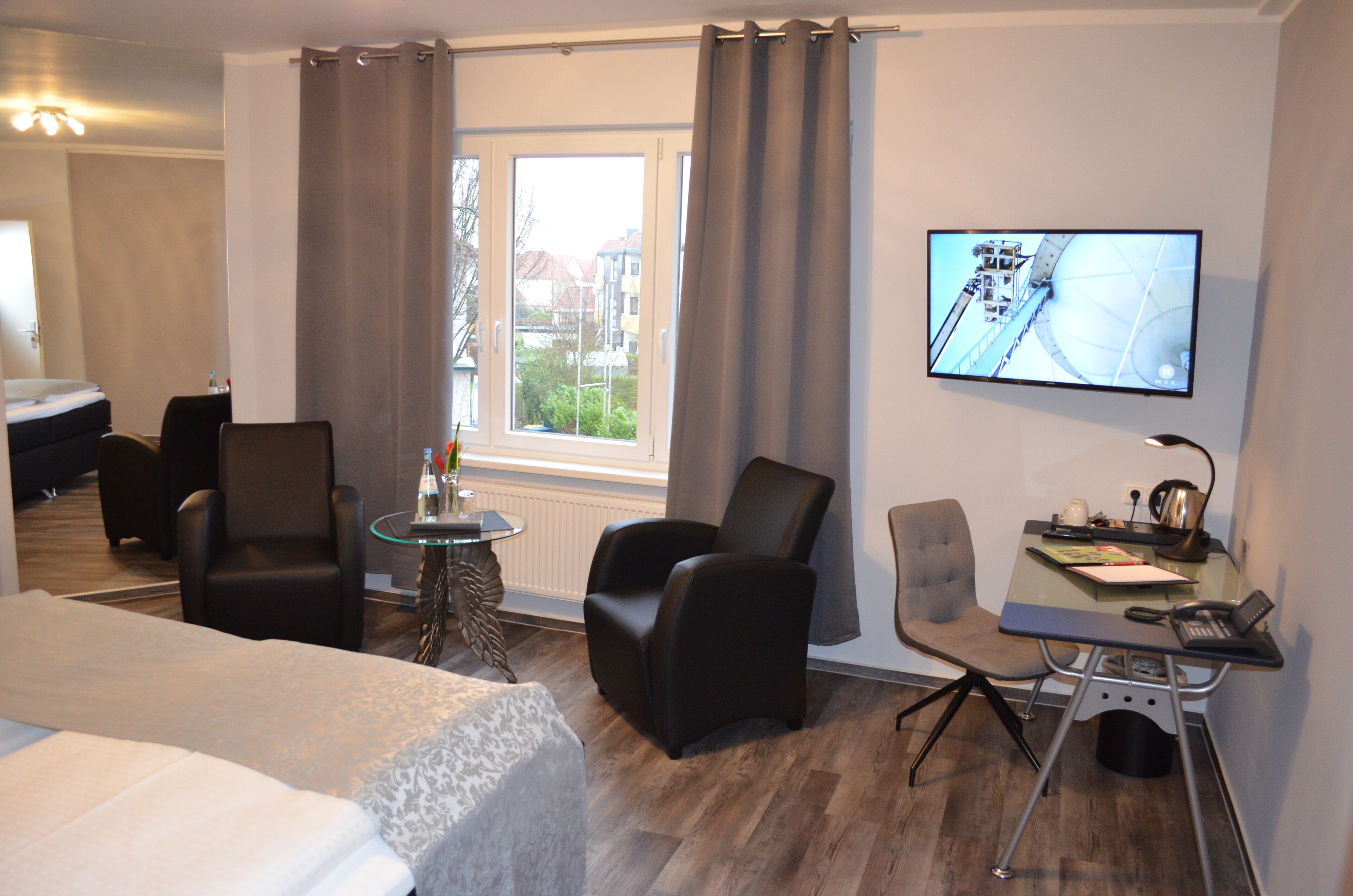 deluxe double room, 1 king bed | free wifi