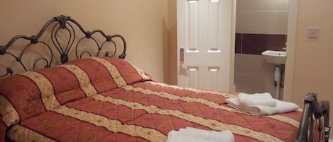 Double Room | Soundproofing, iron/ironing board, free WiFi